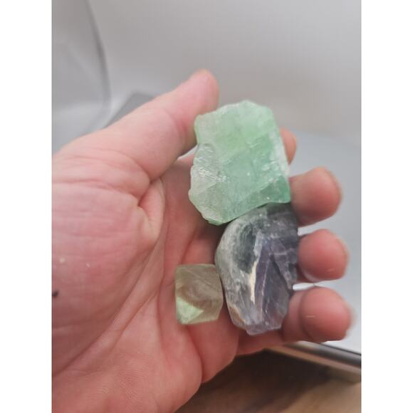 Flourite Specimens 3pcs .97oz - Picture 6 of 8